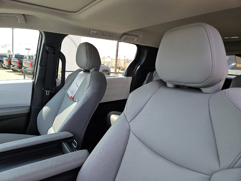 Certified 2026 Toyota Sienna XLE image 10