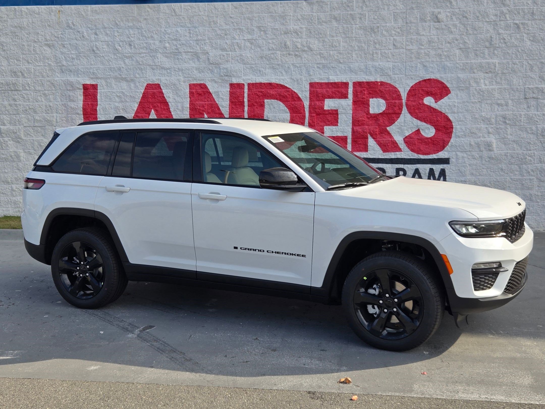 New 2025 Jeep Grand Cherokee Limited w/ Black Appearance Package