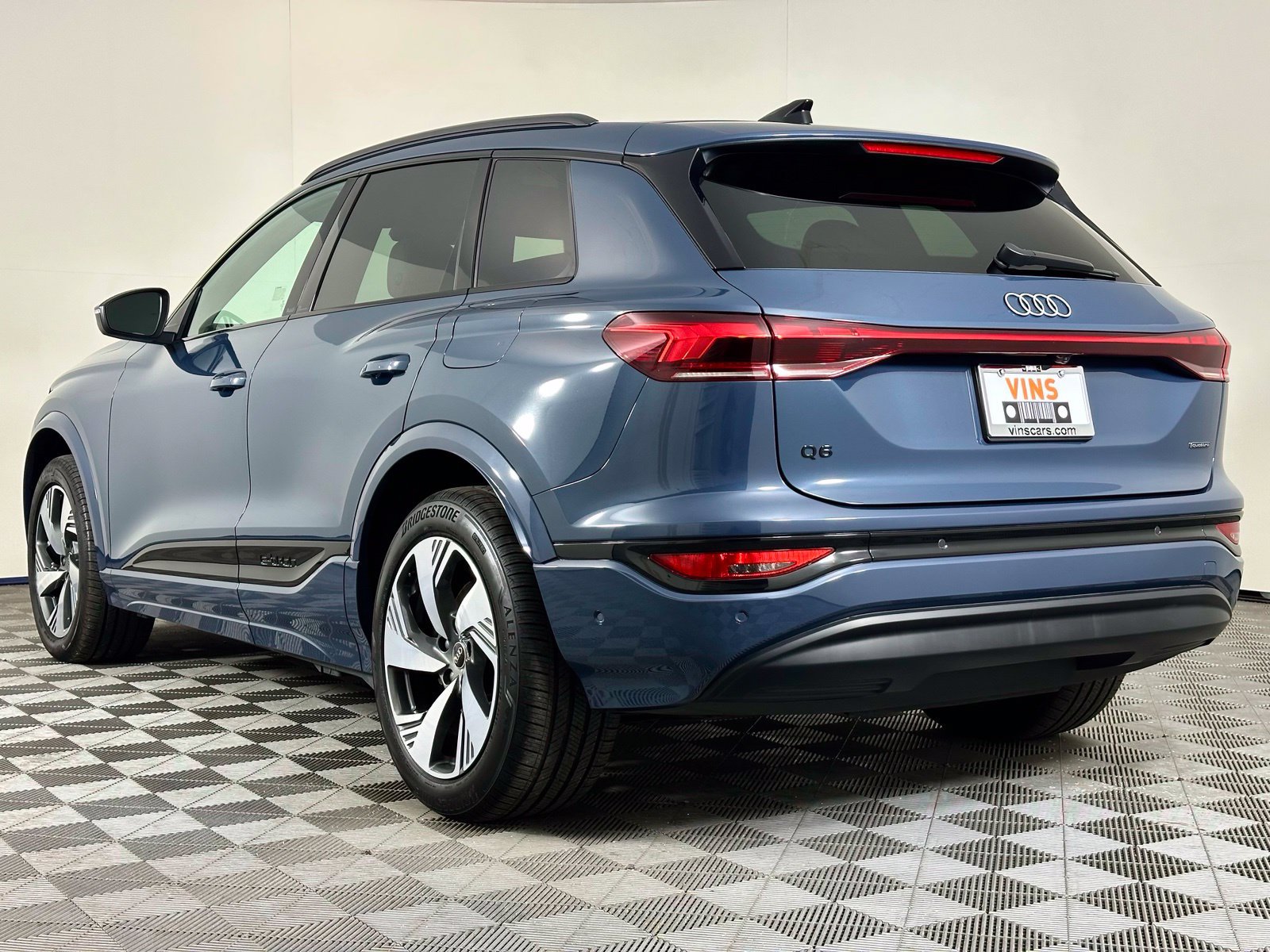 Used 2025 Audi Q6 e-tron Premium Plus w/ Premium Plus AWD/4WD image 33