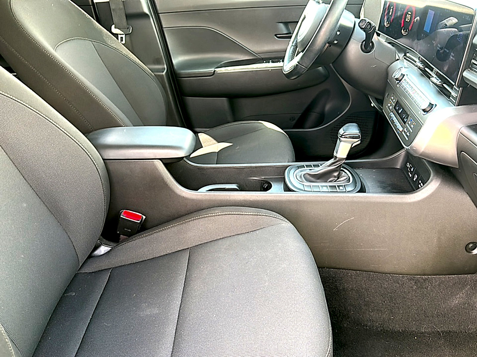 Used 2025 Hyundai Kona SEL AWD/4WD image 23
