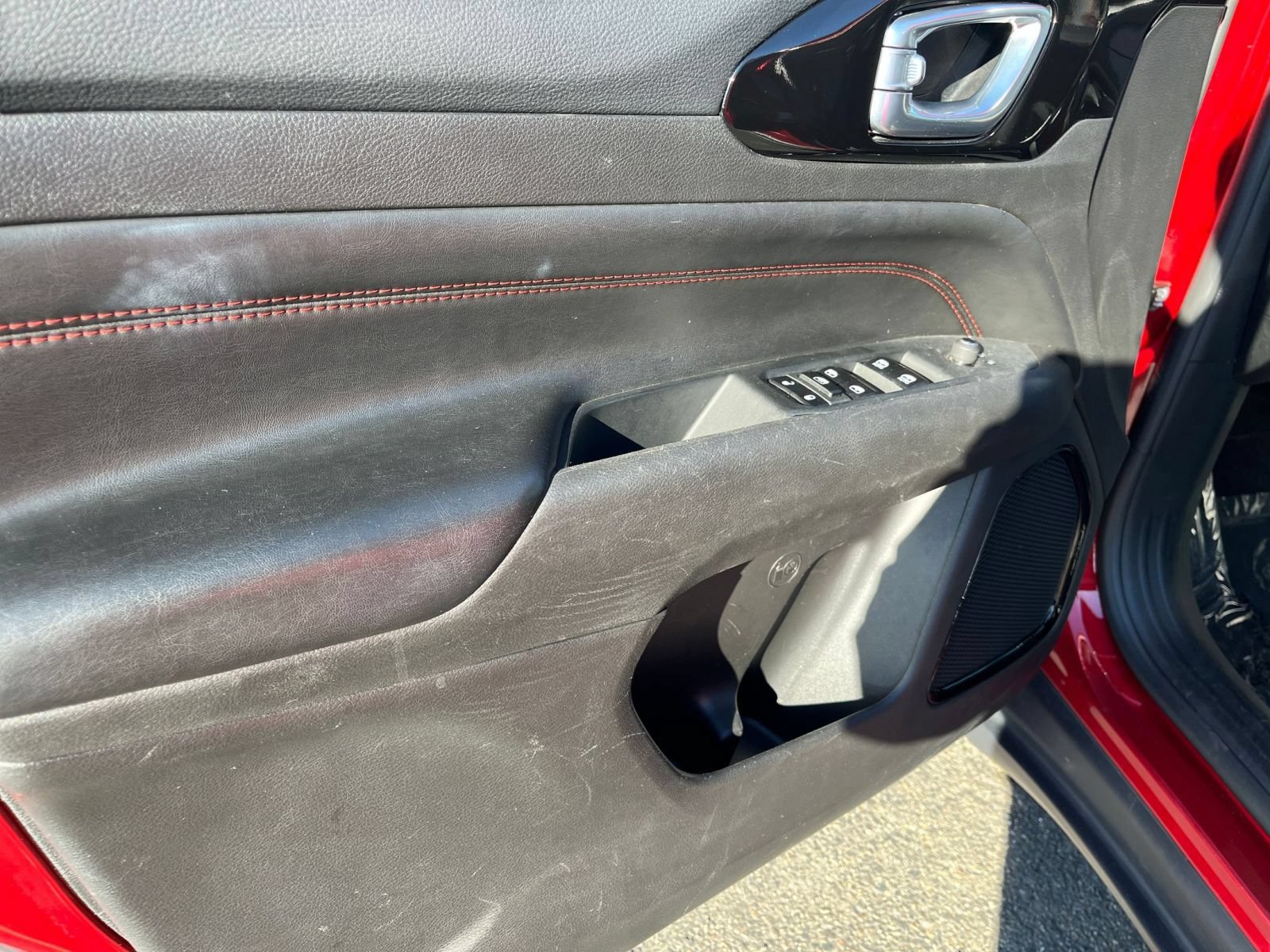 Used 2025 Jeep Compass Trailhawk AWD/4WD image 18