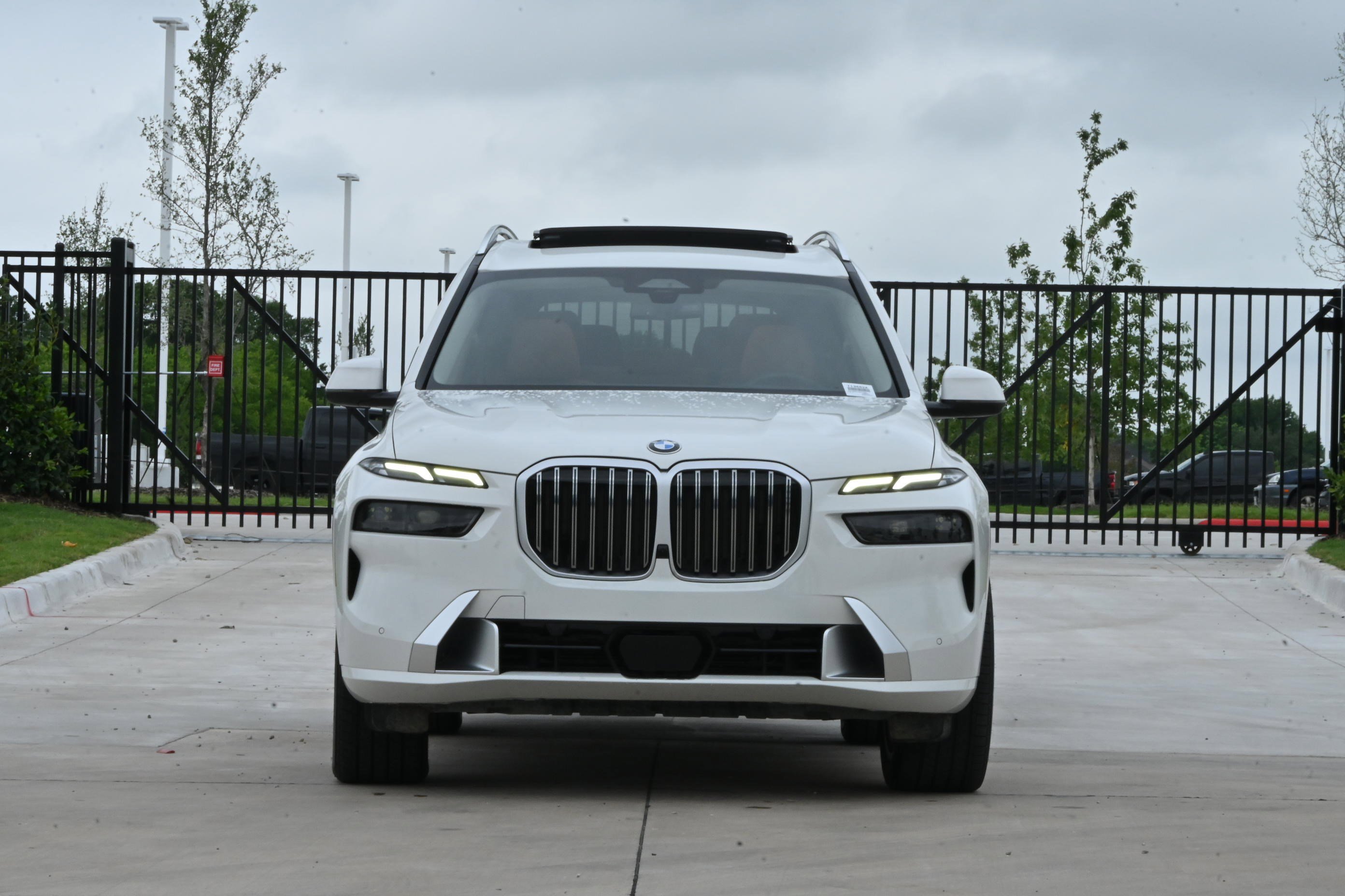 Certified 2024 BMW X7 xDrive40i w/ Executive Package AWD/4WD image 3