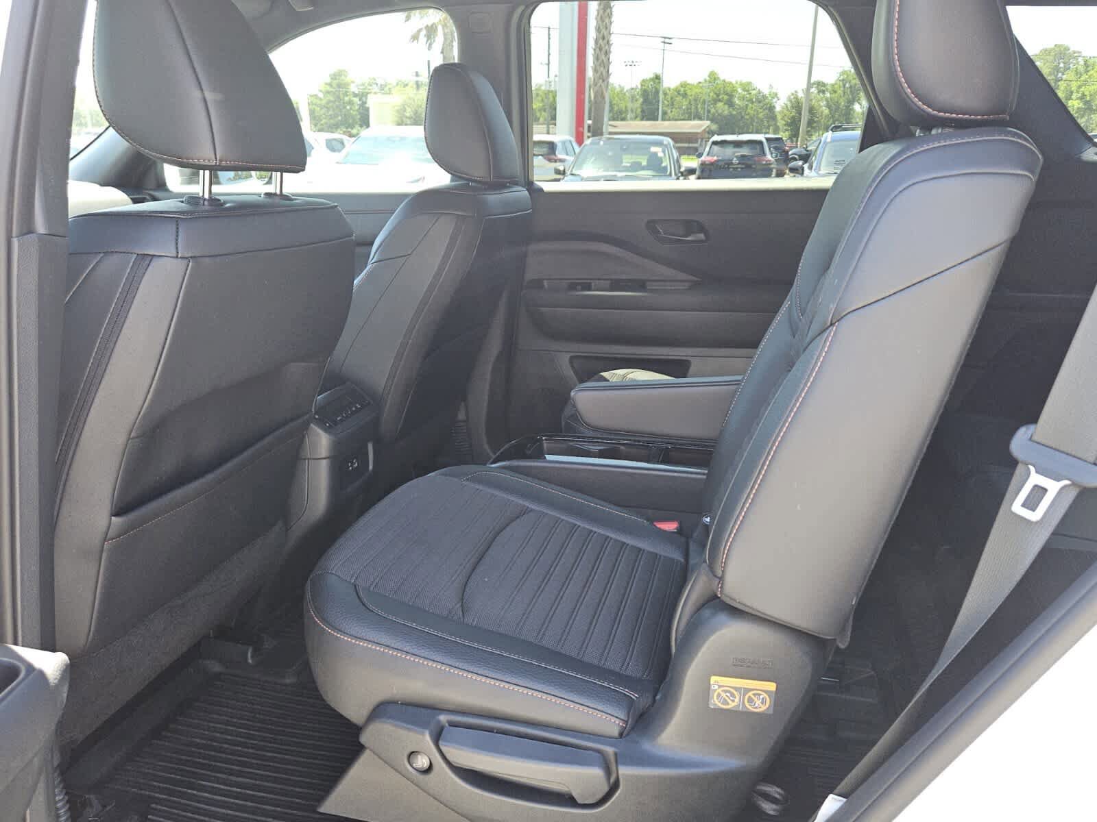 Used 2025 Nissan Pathfinder Rock Creek AWD/4WD image 4