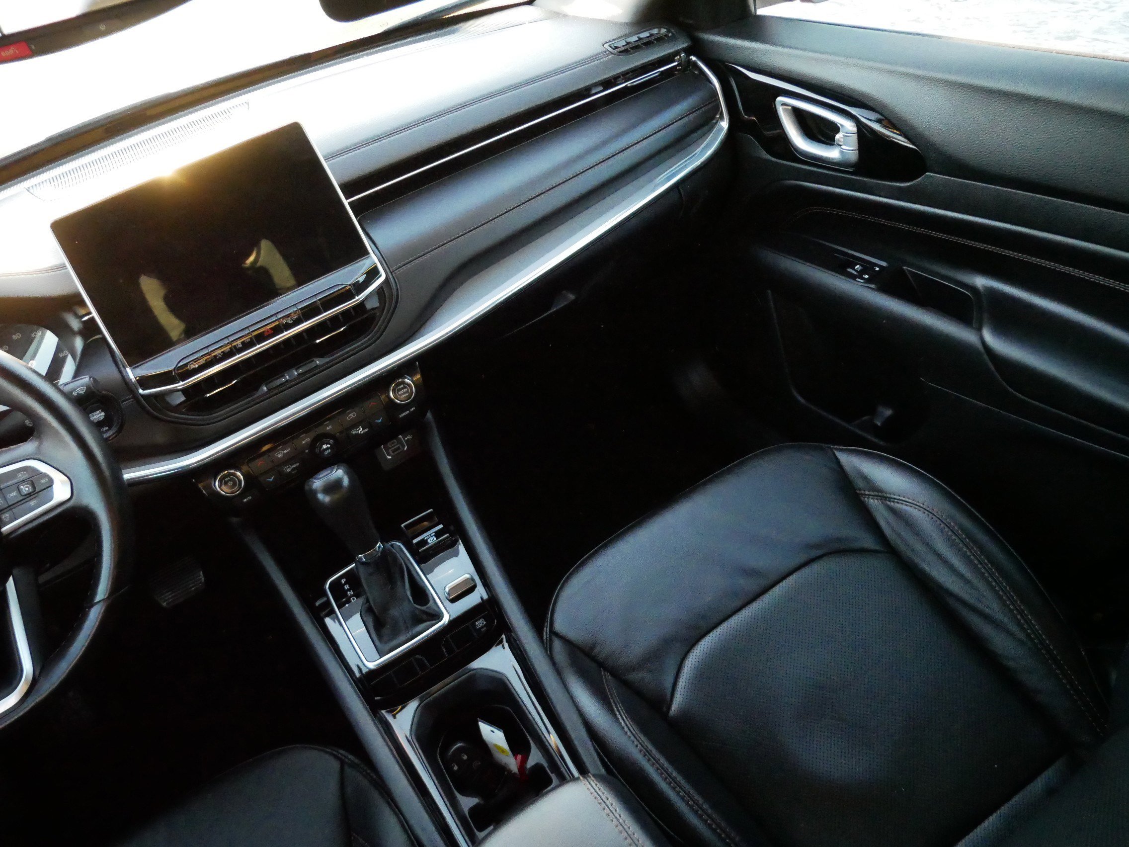 Used 2022 Jeep Compass Limited image 11