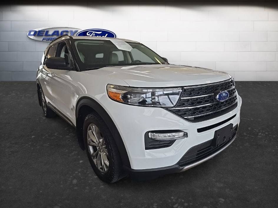 Used 2020 Ford Explorer XLT w/ Equipment Group 202A AWD/4WD image 9