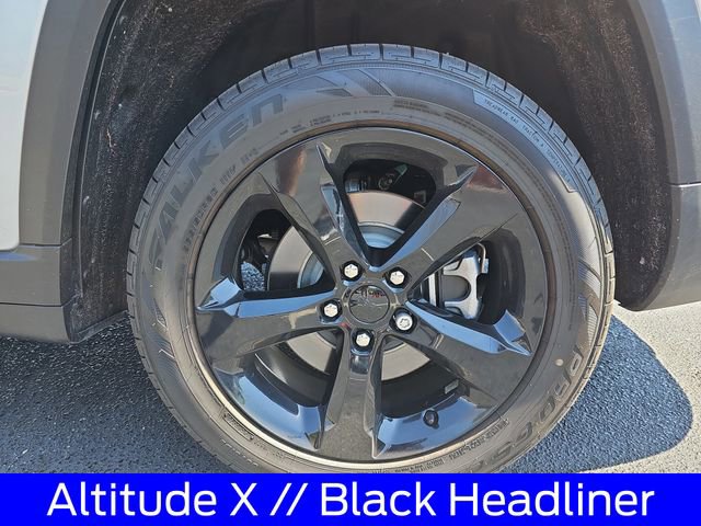 Used 2024 Jeep Grand Cherokee L Altitude image 11