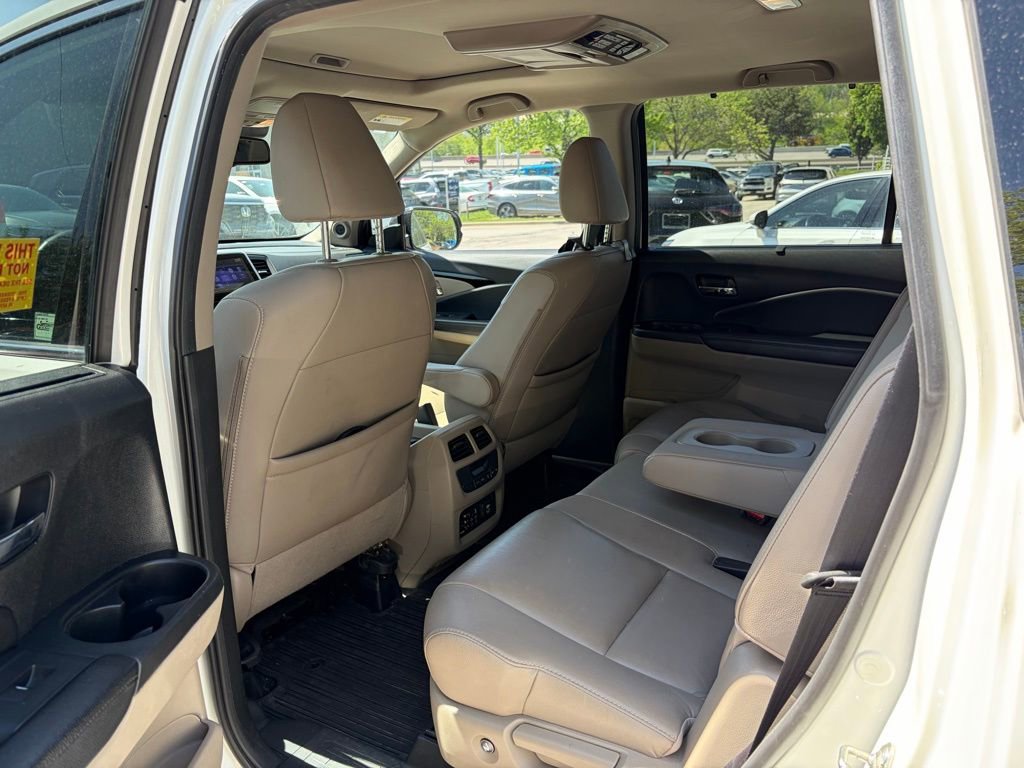 Used 2017 Honda Pilot Touring image 10
