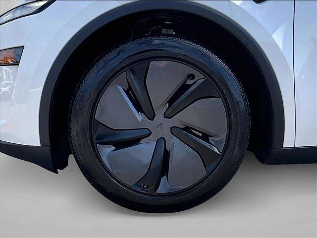 Used 2026 Tesla Model Y AWD image 10