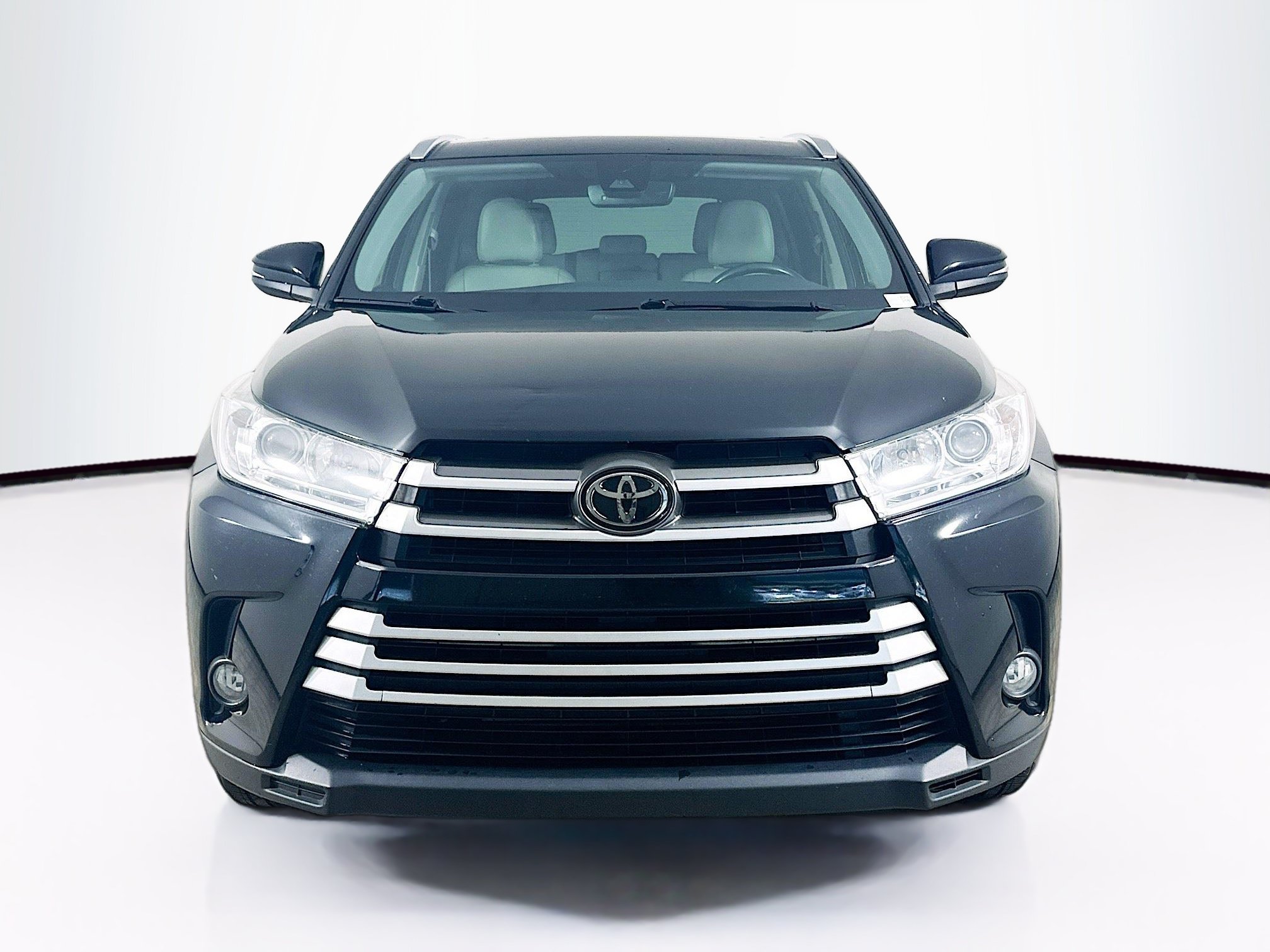 Used 2018 Toyota Highlander XLE FWD image 2