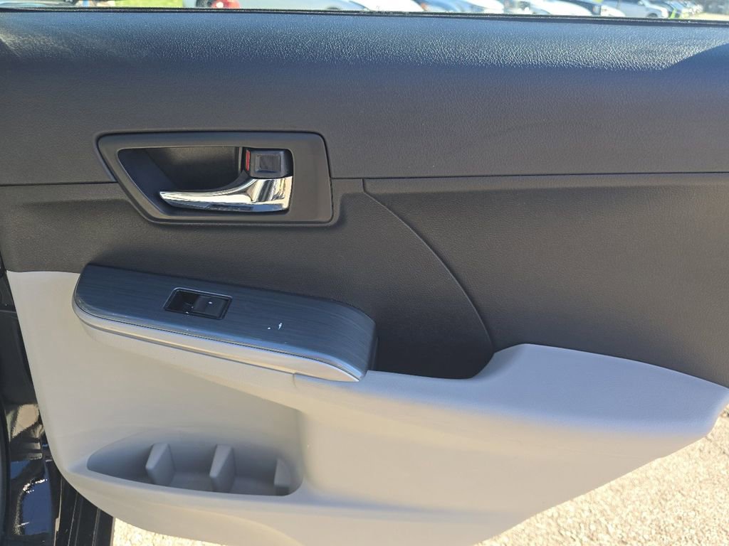Used 2014 Toyota Camry LE image 18