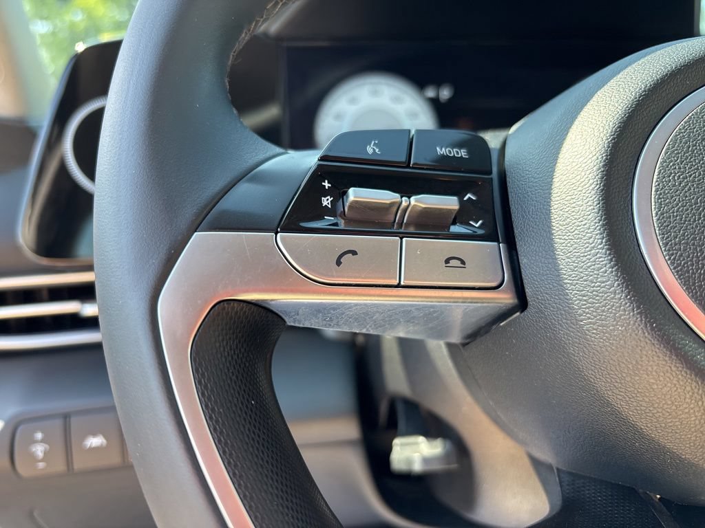 Used 2023 Hyundai Elantra Limited FWD image 19