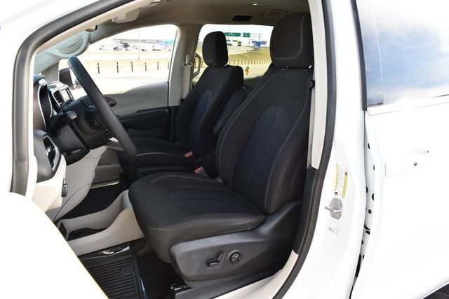 Used 2024 Chrysler Voyager LX image 18