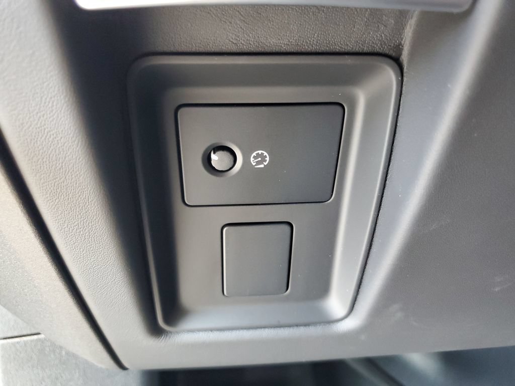 Certified 2025 Land Rover Defender 110 AWD/4WD image 17