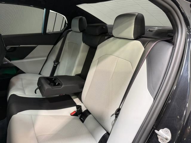 Used 2025 BMW M5 w/ Executive Package image 26