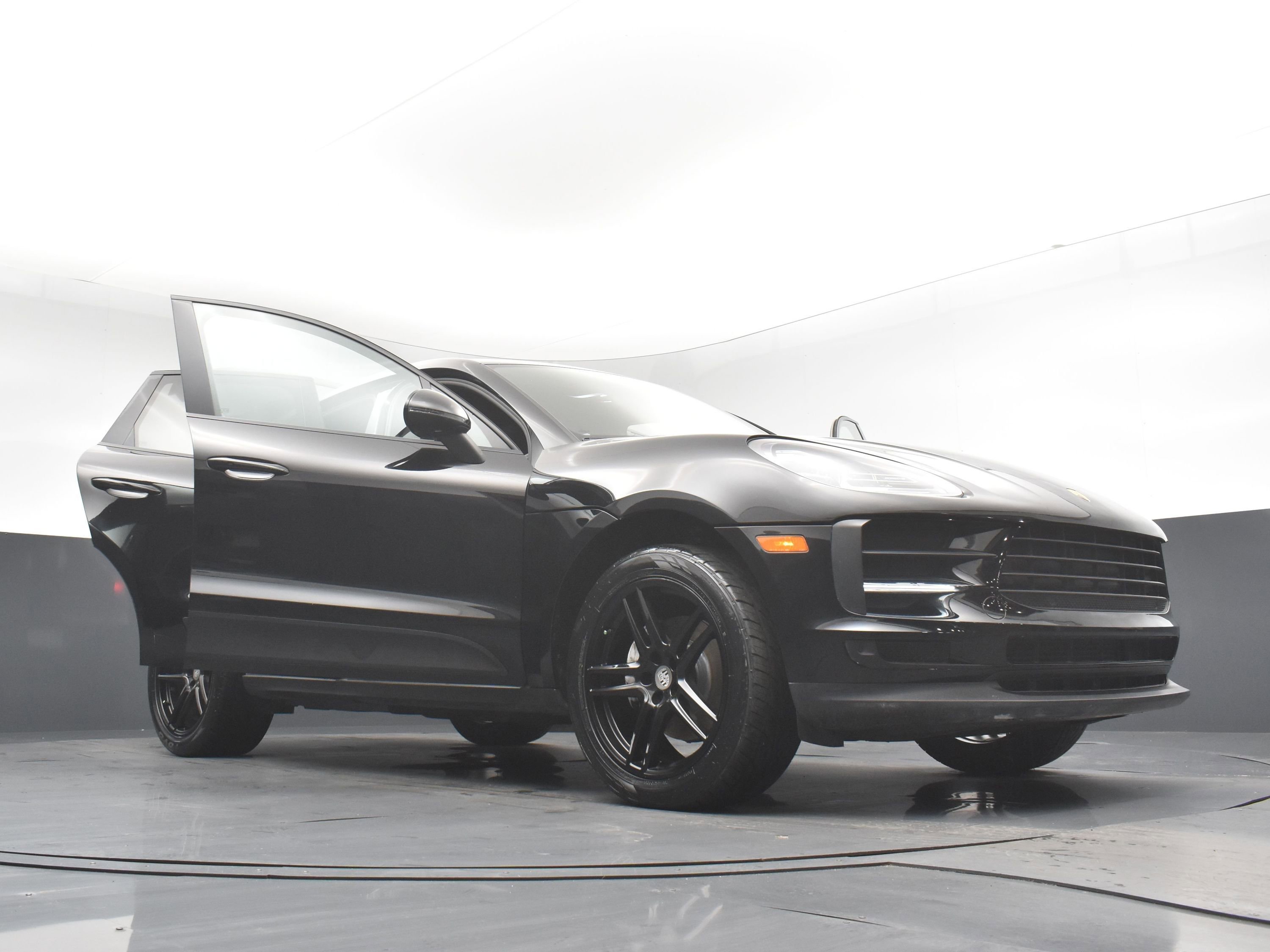 Used 2019 Porsche Macan AWD/4WD image 29