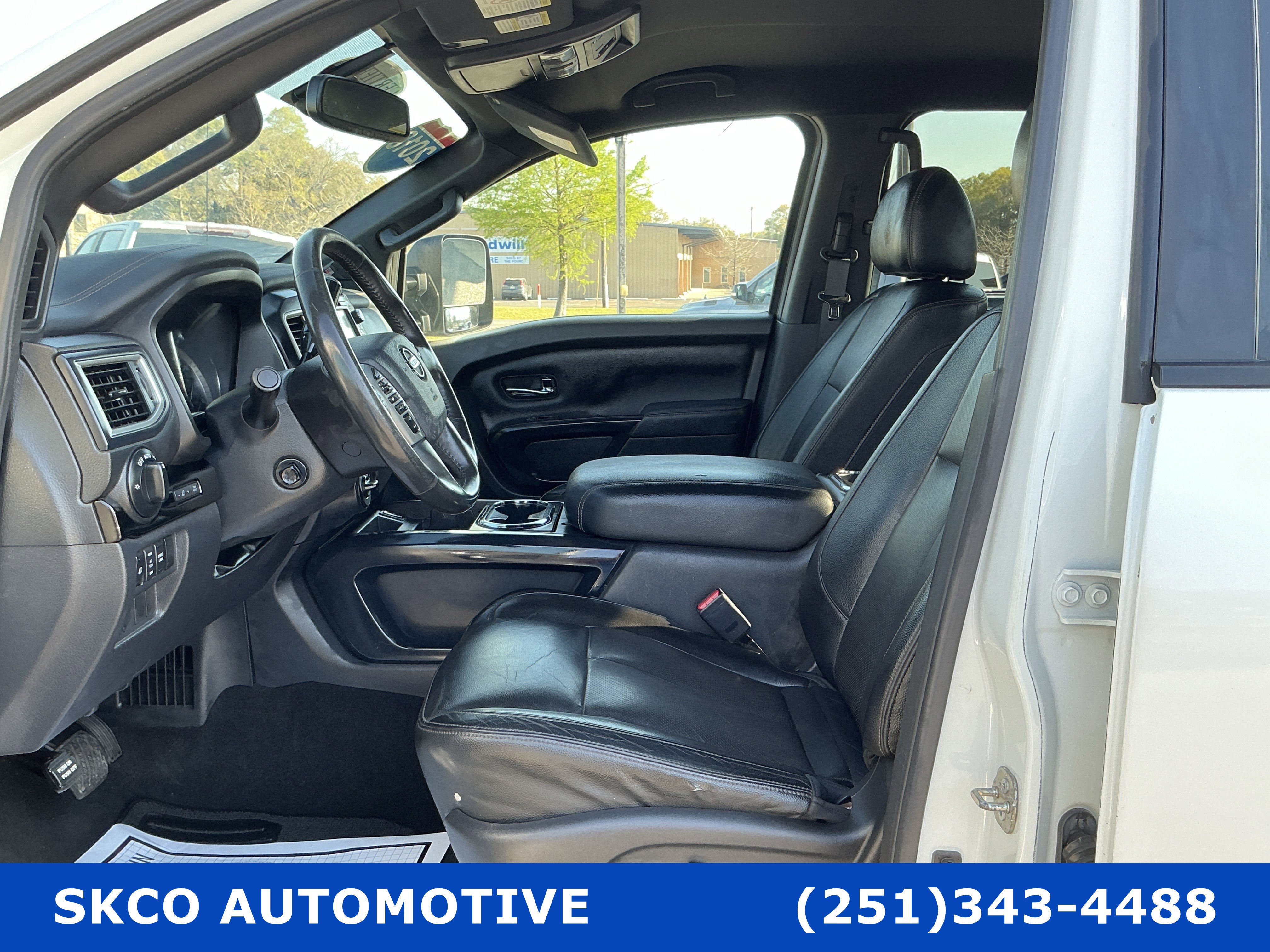 Used 2018 Nissan Titan SL w/ Midnight Edition image 11