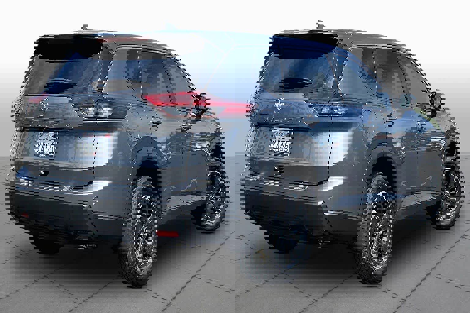 Used 2025 Nissan Rogue SV image 11