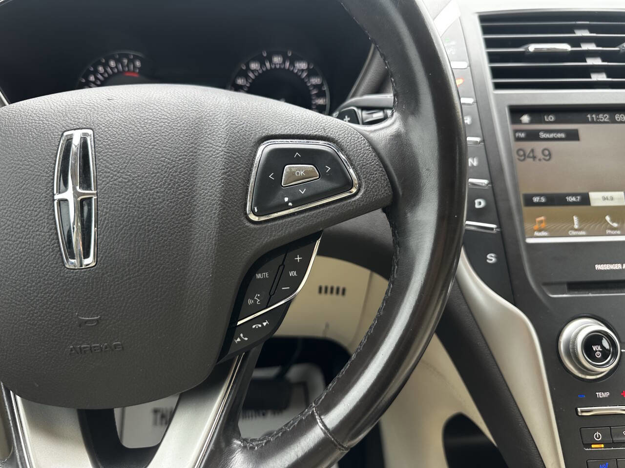 Used 2016 Lincoln MKC Reserve image 26