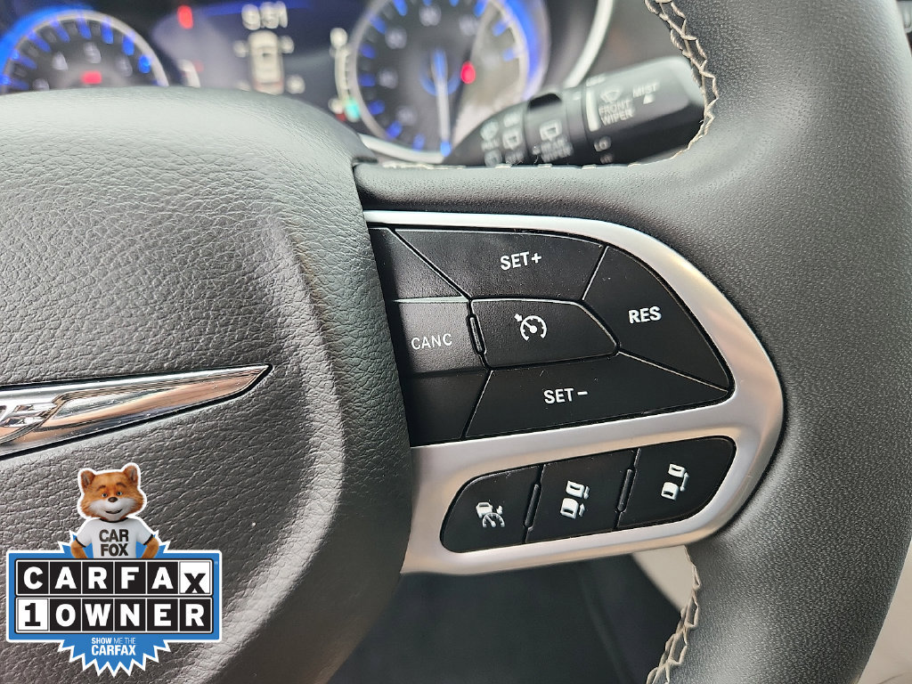 Used 2024 Chrysler Pacifica Touring-L FWD image 22