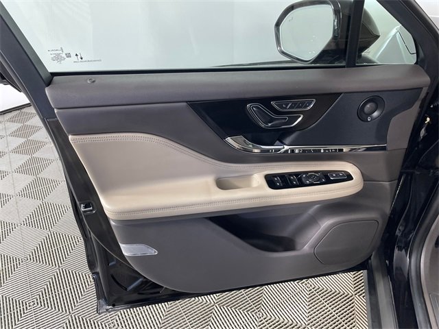 Used 2020 Lincoln Corsair Reserve w/ Equipment Group 201A image 15