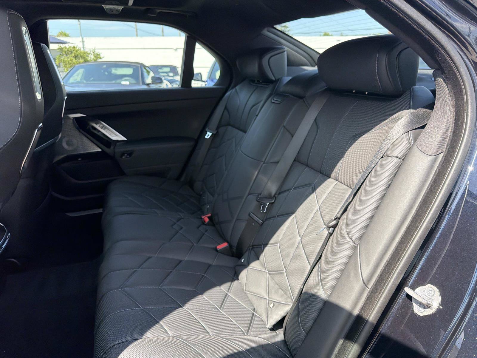 Used 2023 BMW i7 xDrive60 AWD/4WD image 13