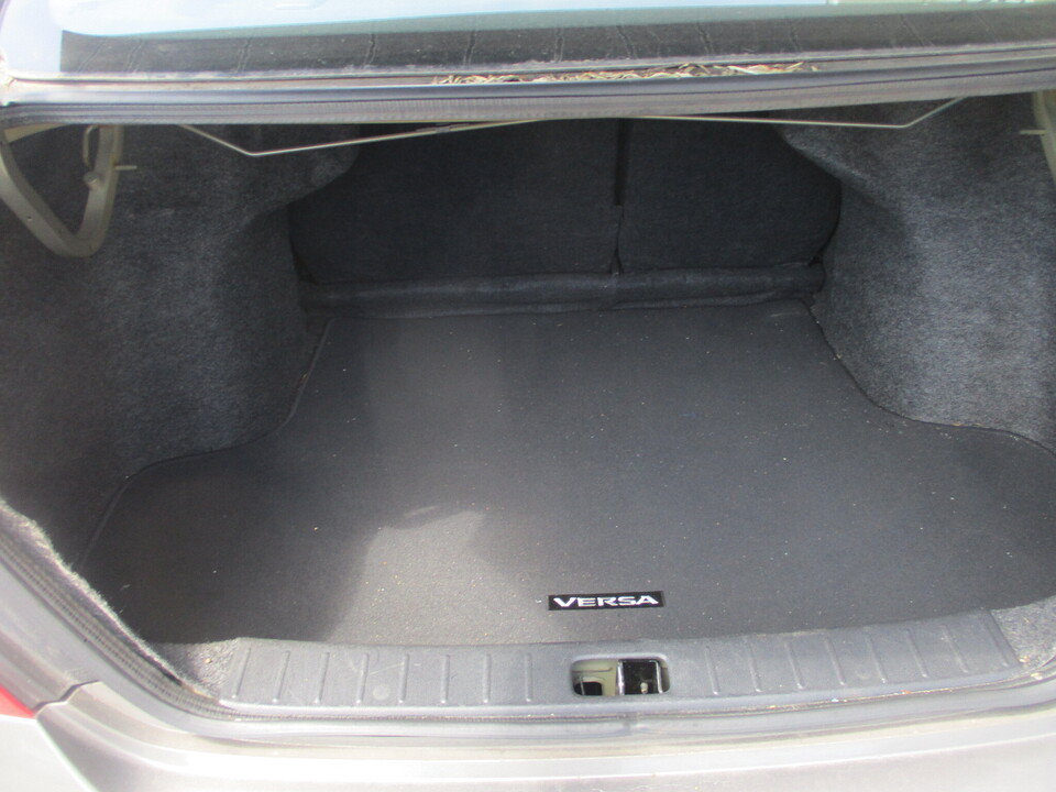 Used 2013 Nissan Versa SV w/ Convenience Pkg FWD image 6