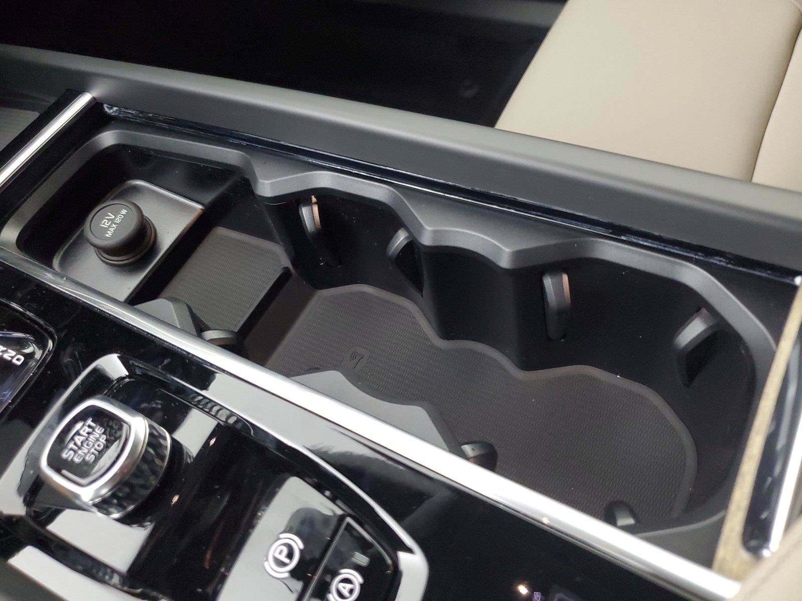 New 2027 Volvo XC60 B5 Plus AWD/4WD image 31