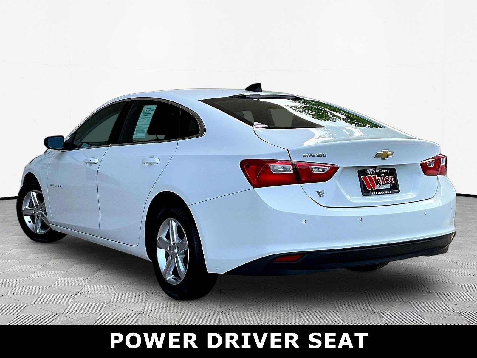 Used 2022 Chevrolet Malibu LS w/ Driver Confidence Package II FWD image 4