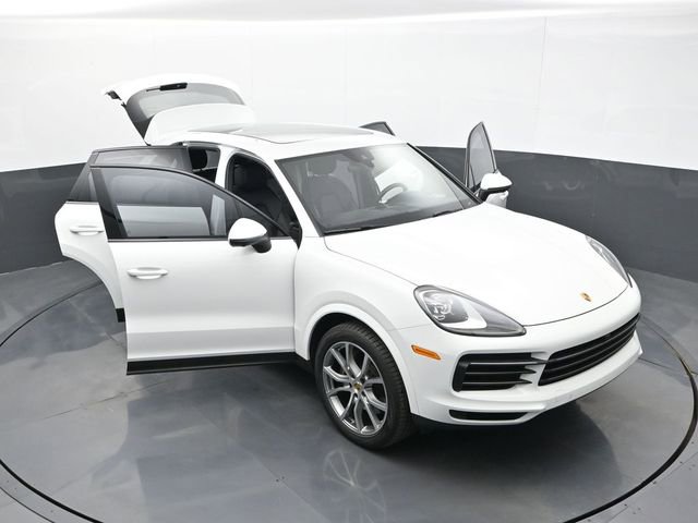 Certified 2022 Porsche Cayenne Platinum Edition image 33