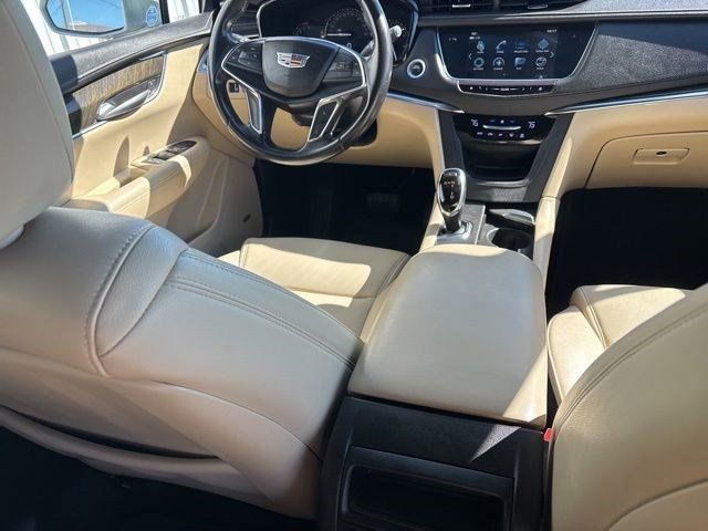 Used 2019 Cadillac XT5 FWD image 36