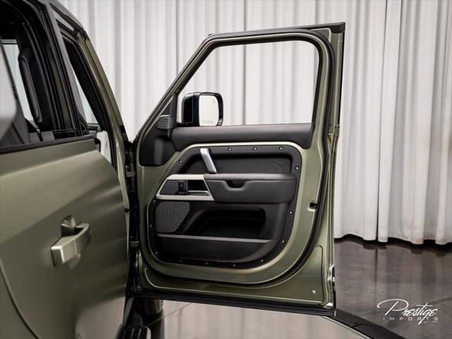 Used 2021 Land Rover Defender 110 X-Dynamic HSE AWD/4WD image 32