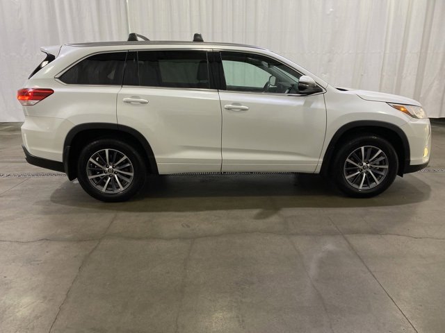 Certified 2017 Toyota Highlander XLE image 3