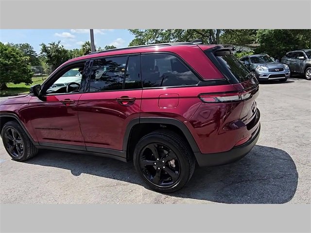 Used 2023 Jeep Grand Cherokee Altitude image 15