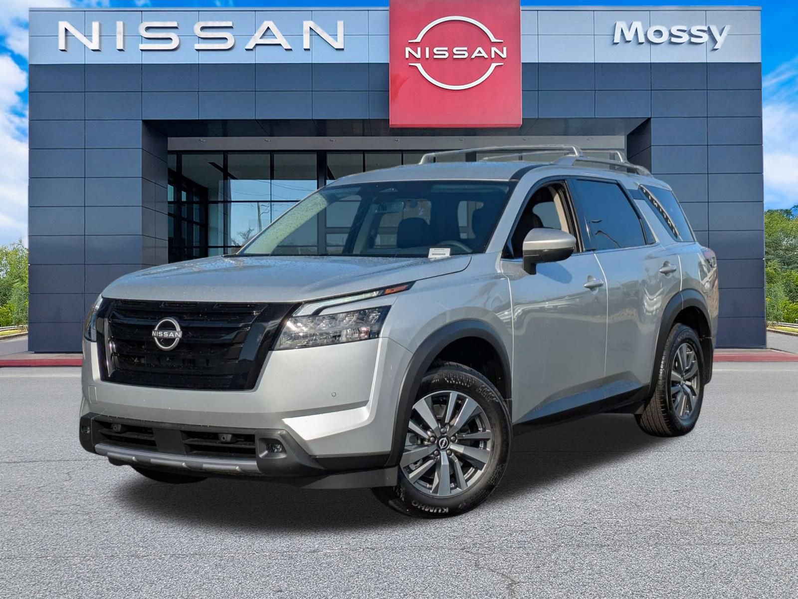 New 2025 Nissan Pathfinder SL w/ Black Appearance Package