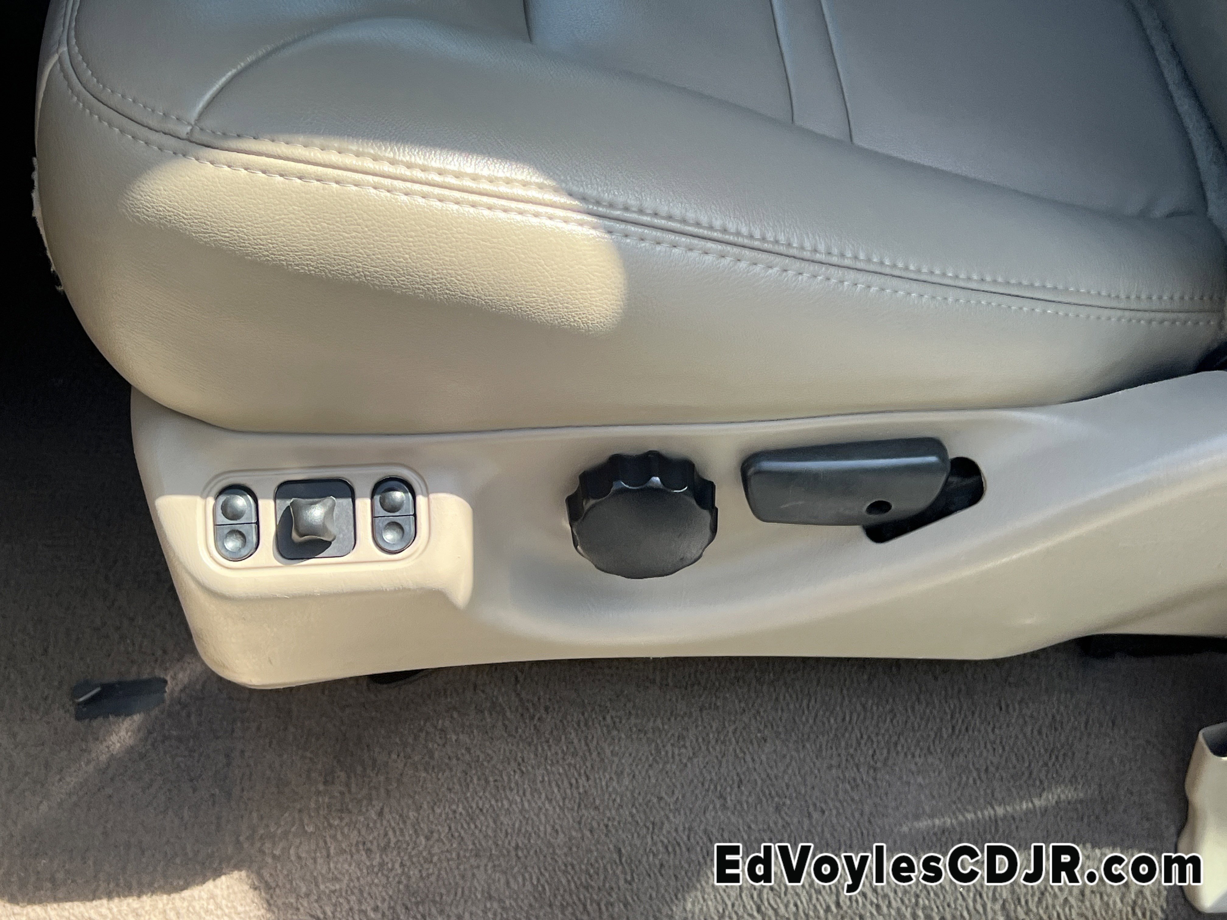 Used 2000 Ford Excursion Limited image 12