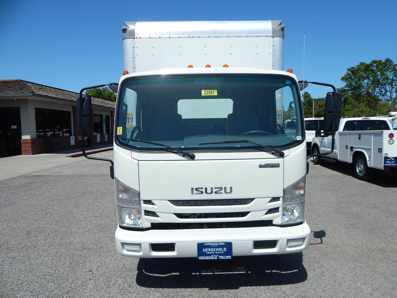 Used 2021 Isuzu NPR image 8