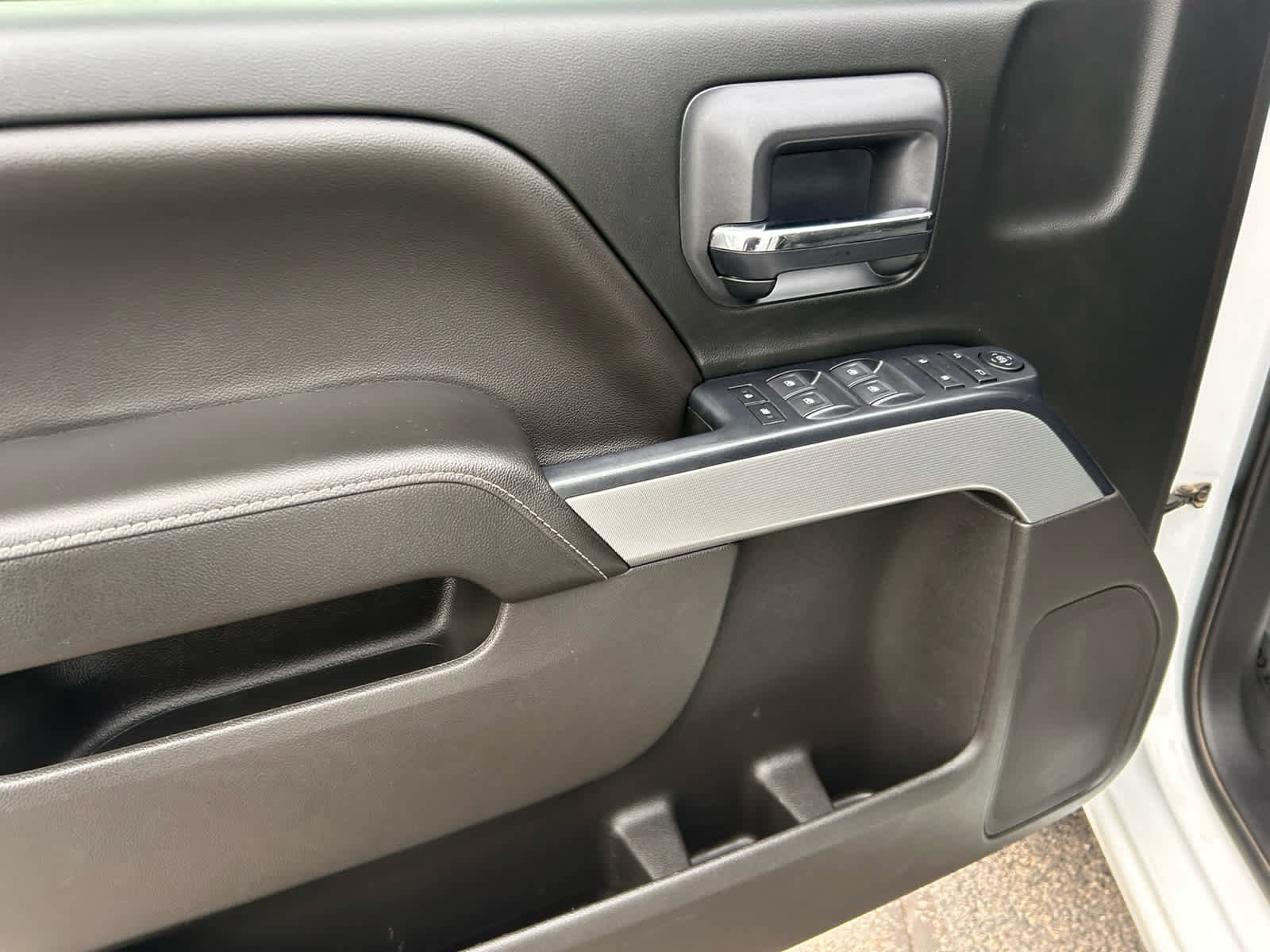 Used 2018 Chevrolet Silverado 1500 LT w/ All Star Edition image 10