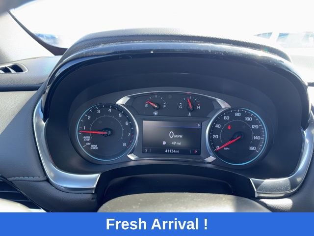 Used 2023 Chevrolet Traverse LT image 2