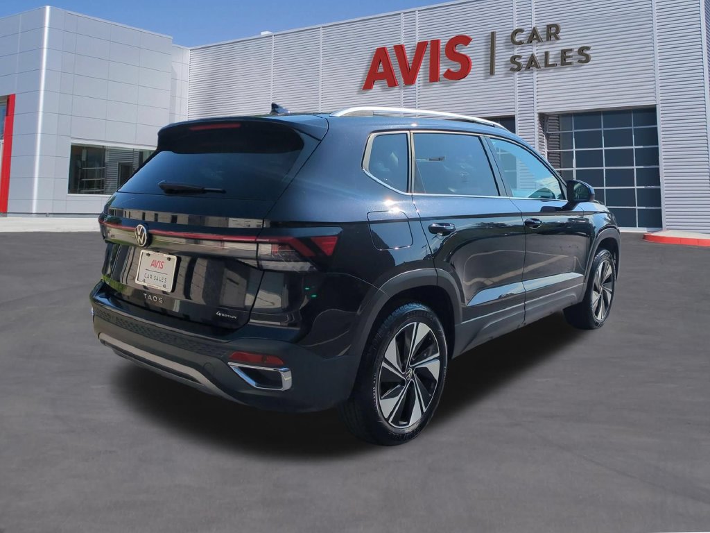 Used 2025 Volkswagen Taos SE AWD/4WD image 6