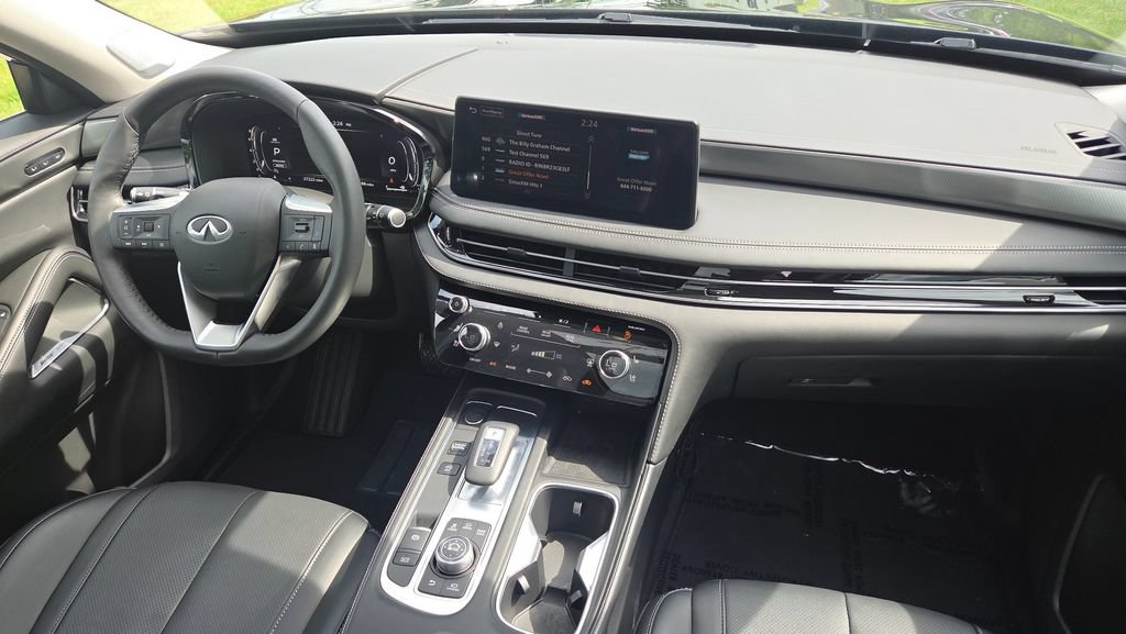Used 2023 INFINITI QX60 Luxe w/ Performance Audio Package AWD/4WD image 16