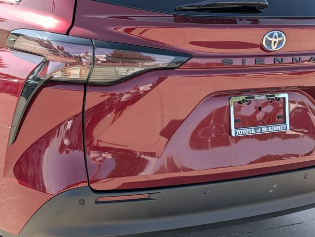 Certified 2023 Toyota Sienna XLE FWD image 8