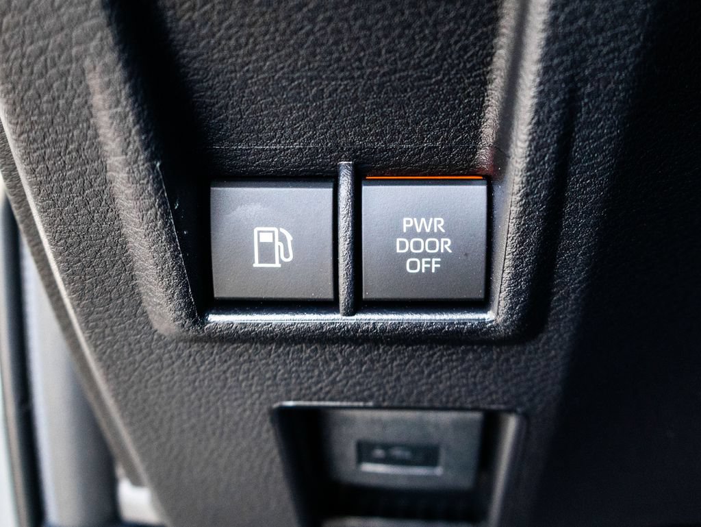 Used 2026 Toyota Sienna LE AWD/4WD image 40