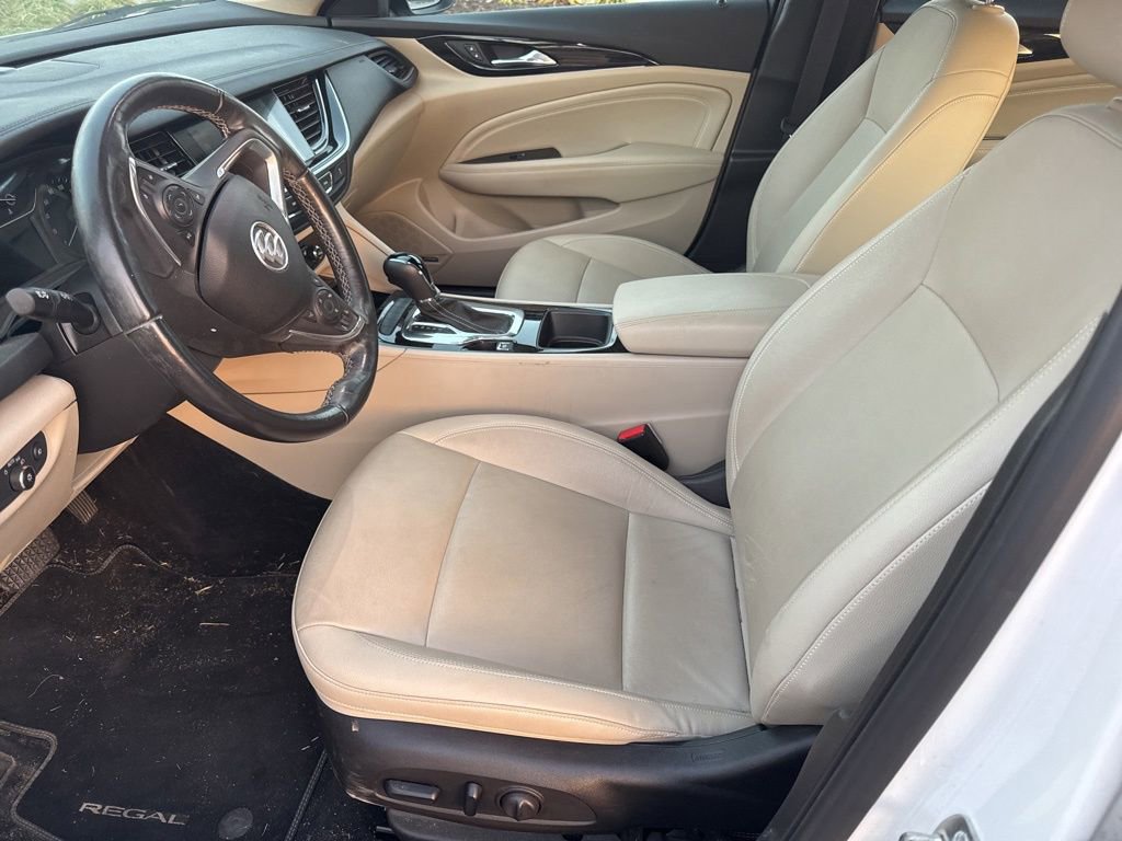 Used 2019 Buick Regal Essence w/ Sights and Sounds Package image 10