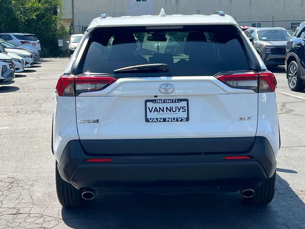 Used 2025 Toyota RAV4 XLE FWD image 6