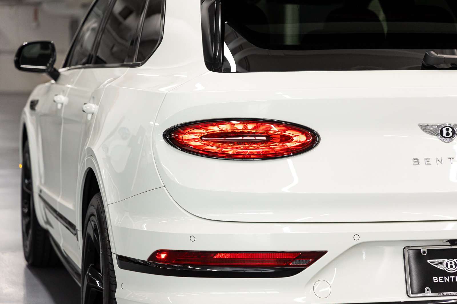 Used 2023 Bentley Bentayga AWD/4WD image 20