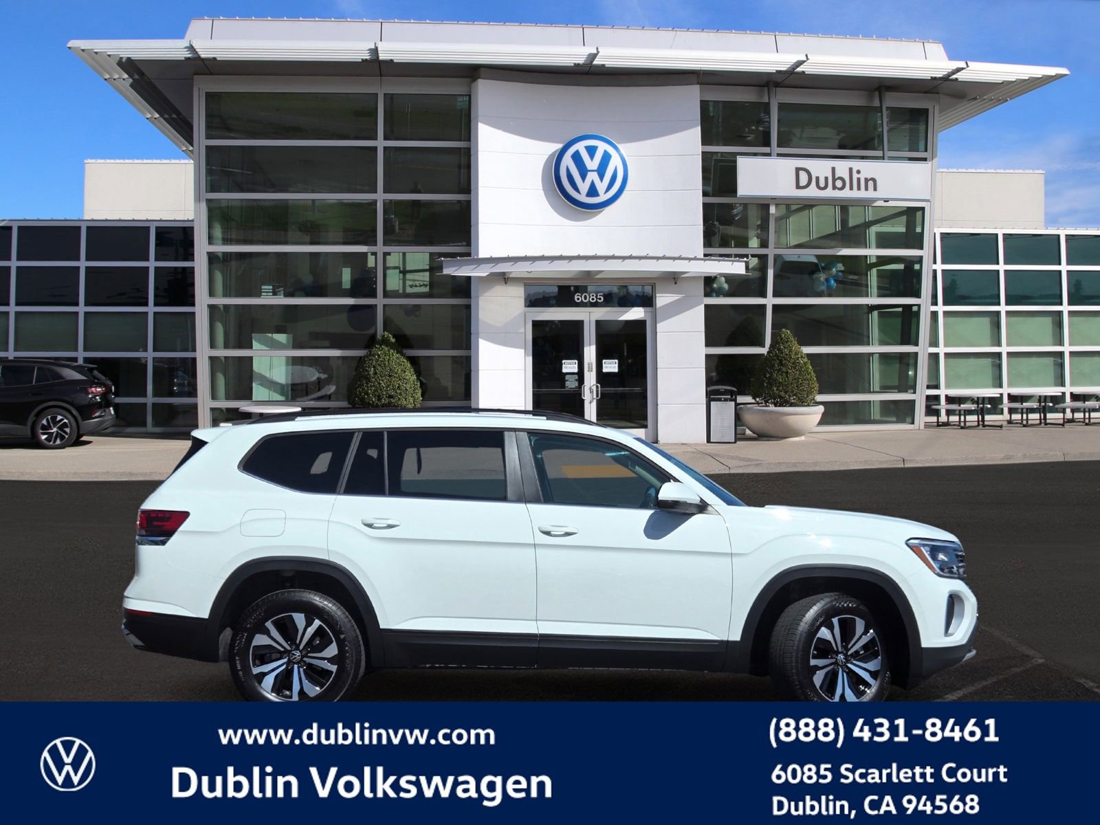 Used 2025 Volkswagen Atlas SE AWD/4WD image 3