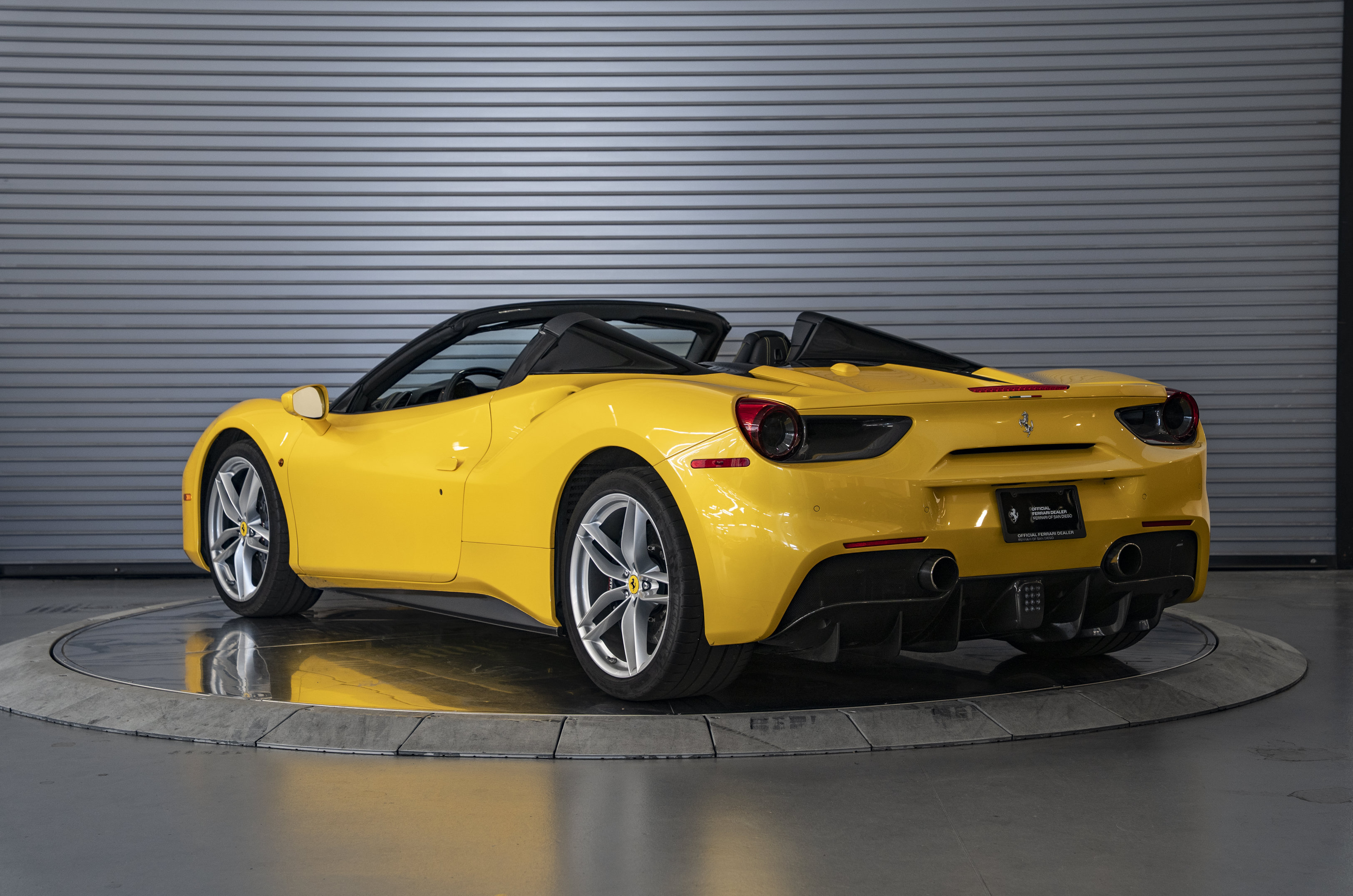 Used 2018 Ferrari 488 Spider RWD image 9