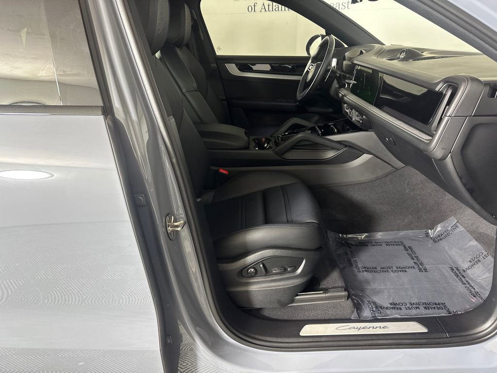 Used 2025 Porsche Cayenne Coupe image 13