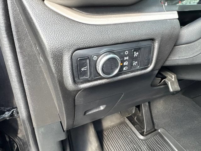 Used 2023 Ford Explorer XLT AWD/4WD image 19
