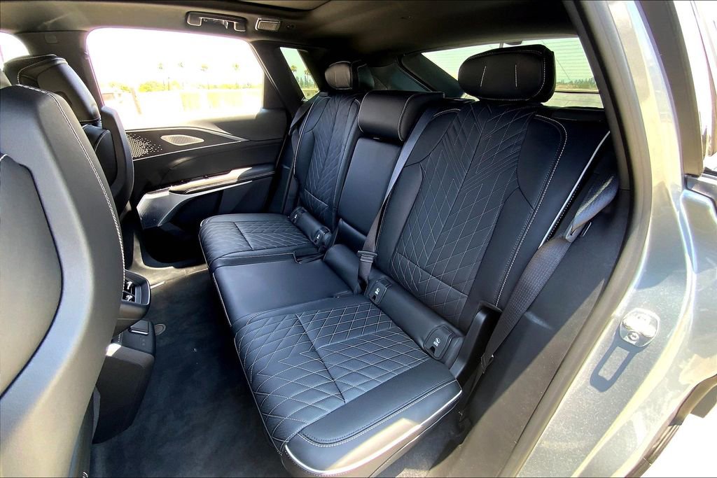 New 2026 Cadillac Lyriq V image 29